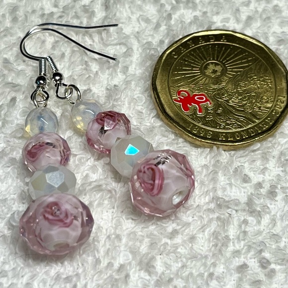 ⭐️🎁OMG the prettiest pink and white -Swarovski earrings-rhinestone - Picture 7 of 7